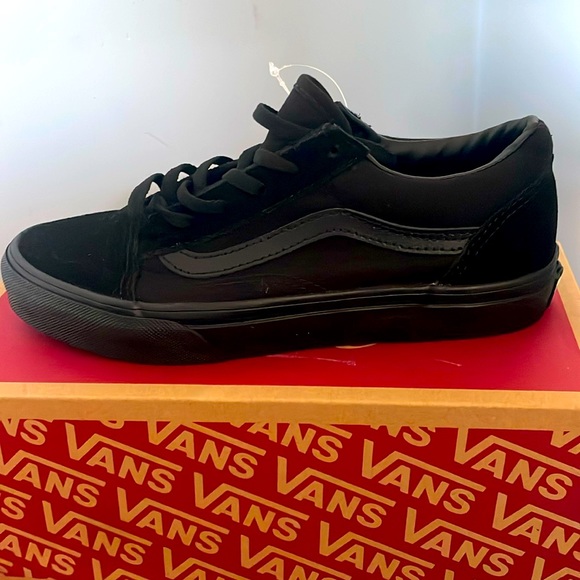 Color black - Picture 1 of 4